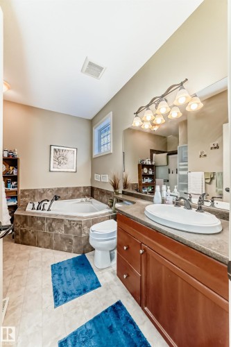31 1407 Glastonbury Boulevard, Edmonton, AB - Indoor Photo Showing Bathroom