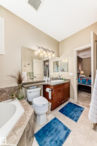 31 1407 Glastonbury Boulevard, Edmonton, AB - Indoor Photo Showing Bathroom