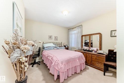 31 1407 Glastonbury Boulevard, Edmonton, AB - Indoor Photo Showing Bedroom