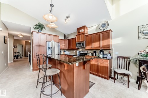 31 1407 Glastonbury Boulevard, Edmonton, AB - Indoor Photo Showing Kitchen