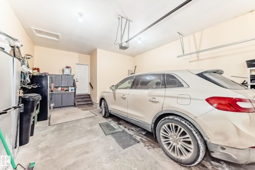 31 1407 Glastonbury Boulevard, Edmonton, AB - Indoor Photo Showing Garage