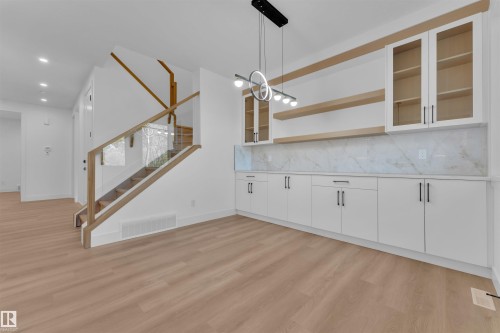 127 24 Street, Edmonton, AB - Indoor Photo Showing Other Room