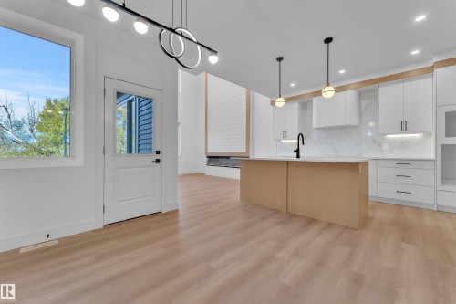127 24 Street, Edmonton, AB - Indoor Photo Showing Kitchen