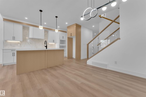 127 24 Street, Edmonton, AB - Indoor Photo Showing Kitchen