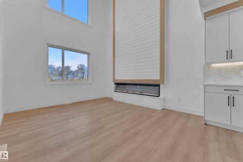 127 24 Street, Edmonton, AB - Indoor Photo Showing Other Room