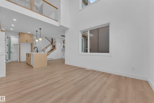 127 24 Street, Edmonton, AB - Indoor Photo Showing Kitchen