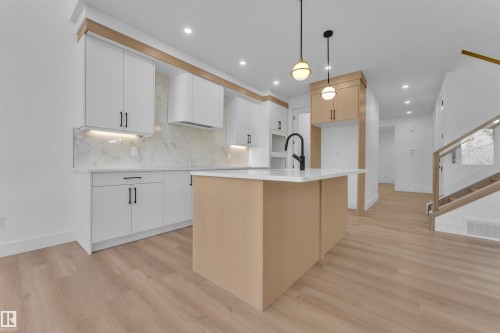 127 24 Street, Edmonton, AB - Indoor Photo Showing Kitchen With Upgraded Kitchen