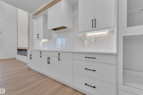 127 24 Street, Edmonton, AB - Indoor Photo Showing Kitchen