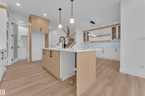 127 24 Street, Edmonton, AB - Indoor Photo Showing Kitchen