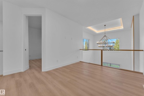 127 24 Street, Edmonton, AB - Indoor Photo Showing Other Room