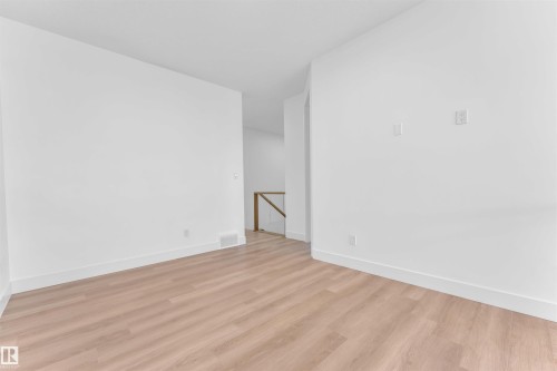 127 24 Street, Edmonton, AB - Indoor Photo Showing Other Room