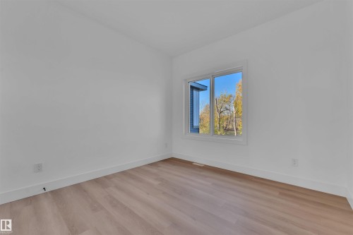 127 24 Street, Edmonton, AB - Indoor Photo Showing Other Room