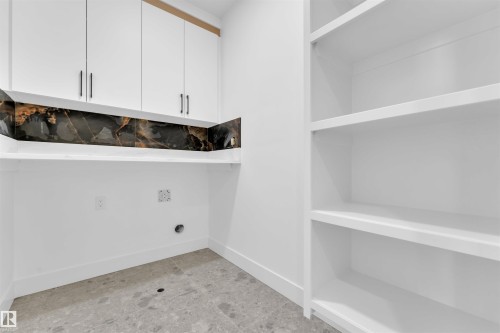 127 24 Street, Edmonton, AB - Indoor Photo Showing Other Room