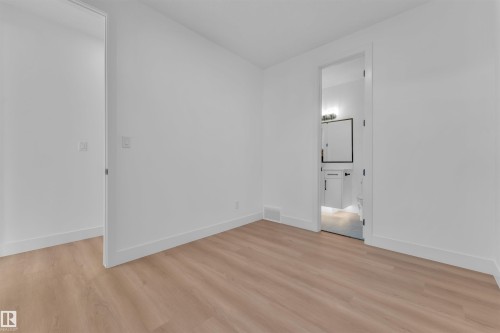 127 24 Street, Edmonton, AB - Indoor Photo Showing Other Room