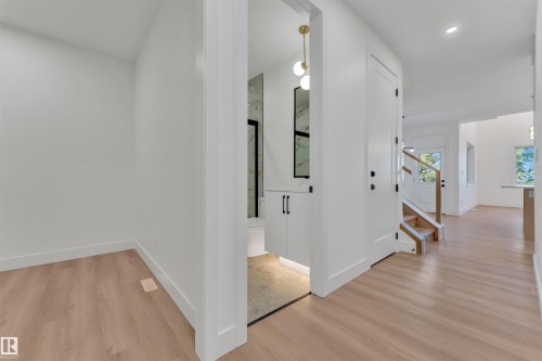 127 24 Street, Edmonton, AB - Indoor Photo Showing Other Room