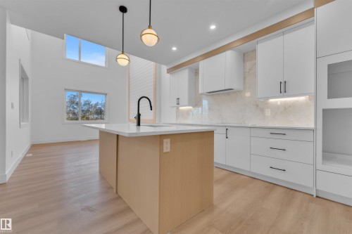 127 24 Street, Edmonton, AB - Indoor Photo Showing Kitchen