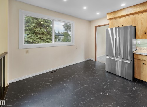 6628 124 Street, Edmonton, AB - Indoor Photo Showing Kitchen
