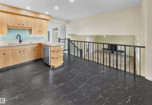 6628 124 Street, Edmonton, AB - Indoor