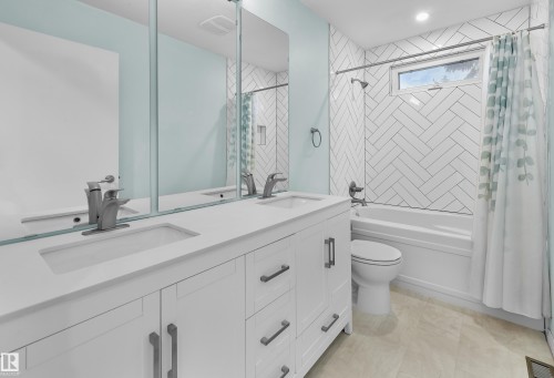 6628 124 Street, Edmonton, AB - Indoor Photo Showing Bathroom