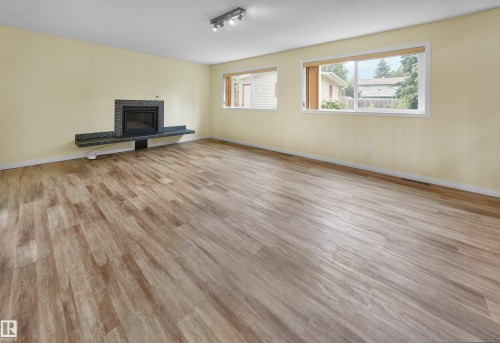 6628 124 Street, Edmonton, AB - Indoor Photo Showing Other Room