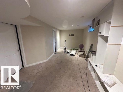 11 14110 80 Street, Edmonton, AB - Indoor