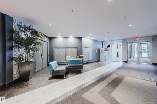 Edmonton, AB - Indoor Photo Showing Other Room