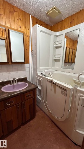 10018 Twp Rd 612, Rural St. Paul County, AB - Indoor Photo Showing Bathroom