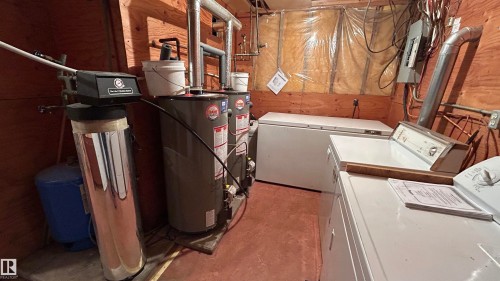 10018 Twp Rd 612, Rural St. Paul County, AB - Indoor Photo Showing Laundry Room