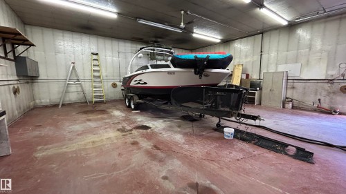 10018 Twp Rd 612, Rural St. Paul County, AB - Indoor Photo Showing Garage