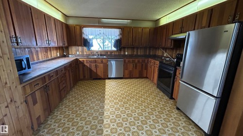 10018 Twp Rd 612, Rural St. Paul County, AB - Indoor Photo Showing Kitchen With Double Sink