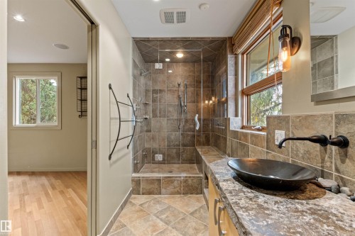14403 83 Avenue, Edmonton, AB - Indoor Photo Showing Bathroom