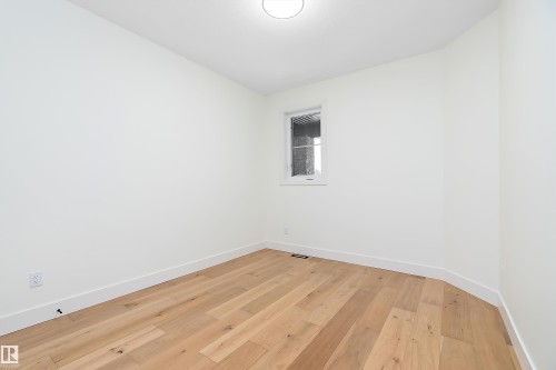 6887 Knox Loop Sw, Edmonton, AB - Indoor Photo Showing Other Room