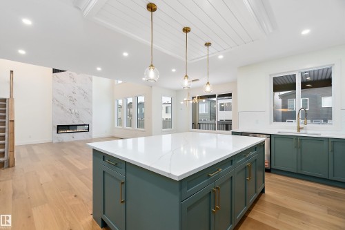 6887 Knox Loop Sw, Edmonton, AB - Indoor Photo Showing Kitchen With Upgraded Kitchen