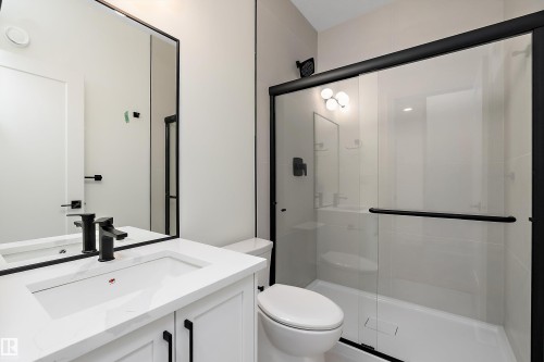 6887 Knox Loop Sw, Edmonton, AB - Indoor Photo Showing Bathroom