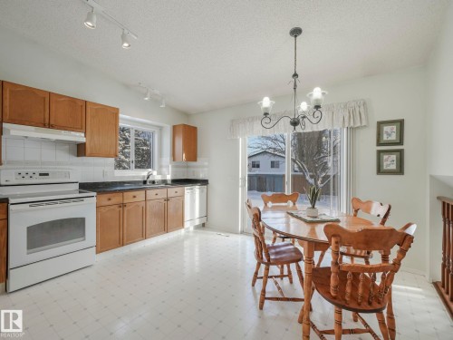 49 Aberdeen Way, Stony Plain, AB - Indoor Photo Showing Kitchen