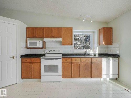 49 Aberdeen Way, Stony Plain, AB - Indoor Photo Showing Kitchen