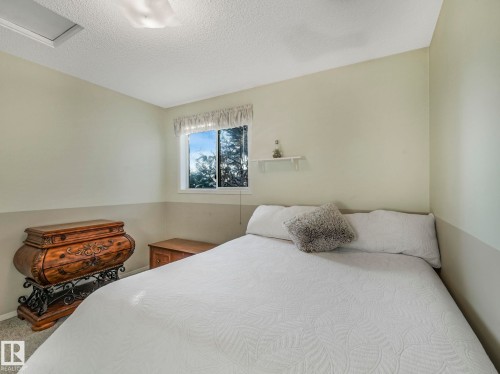 49 Aberdeen Way, Stony Plain, AB - Indoor Photo Showing Bedroom