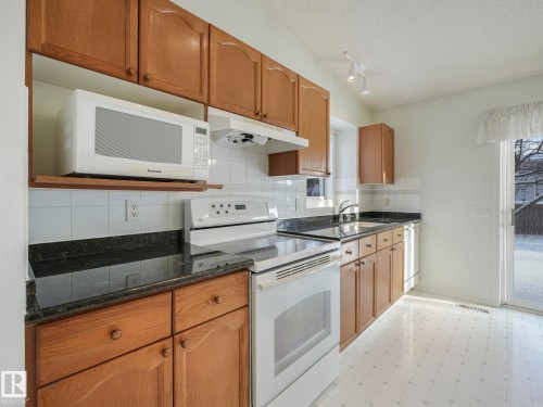49 Aberdeen Way, Stony Plain, AB - Indoor Photo Showing Kitchen