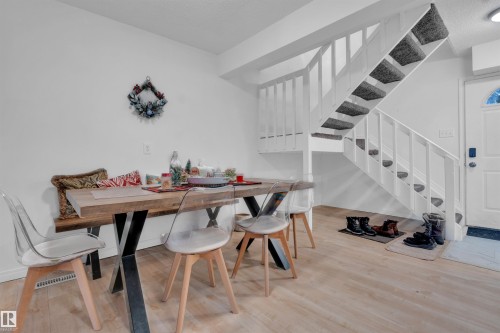 8F MEADOWLARK Village  Edmonton, AB T5R 5X3