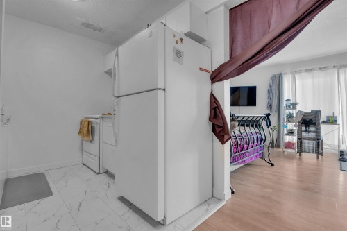 8F Meadowlark Village, Edmonton, AB - Indoor