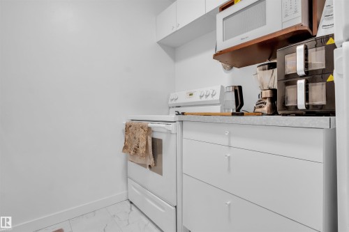 8F Meadowlark Village, Edmonton, AB - Indoor