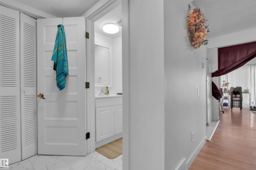 8F Meadowlark Village, Edmonton, AB - Indoor Photo Showing Other Room