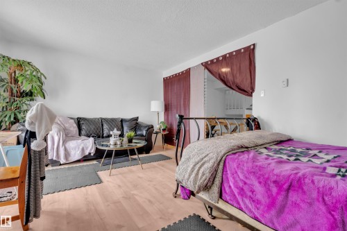 8F Meadowlark Village, Edmonton, AB - Indoor Photo Showing Bedroom