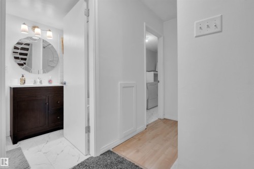 8F Meadowlark Village, Edmonton, AB - Indoor Photo Showing Bathroom