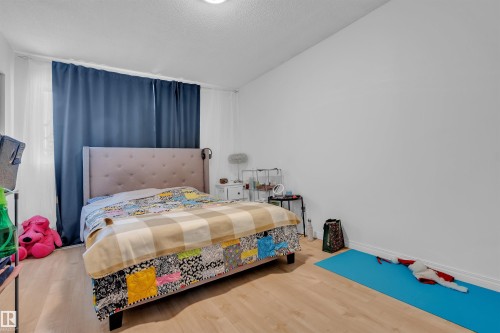 8F Meadowlark Village, Edmonton, AB - Indoor Photo Showing Bedroom