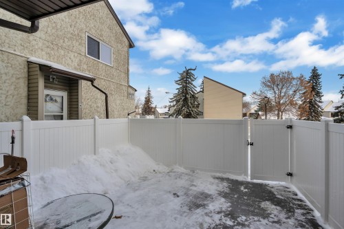 8F Meadowlark Village, Edmonton, AB - Outdoor