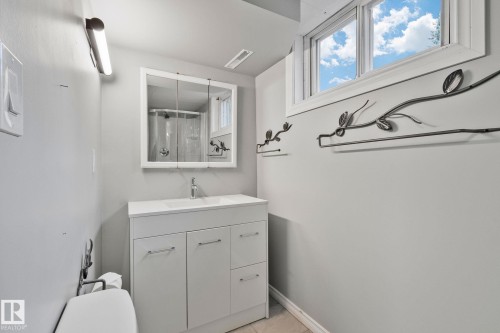 10324 50 Street, Edmonton, AB - Indoor