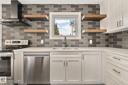 10324 50 Street, Edmonton, AB - Indoor Photo Showing Kitchen With Upgraded Kitchen
