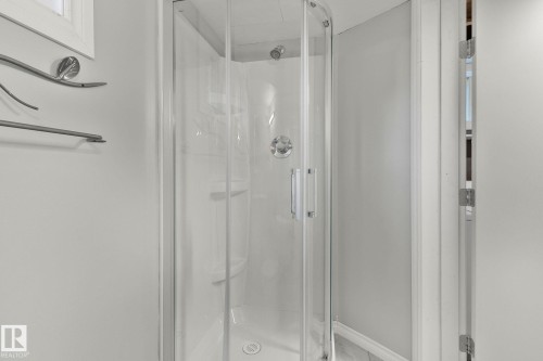 10324 50 Street, Edmonton, AB - Indoor Photo Showing Bathroom