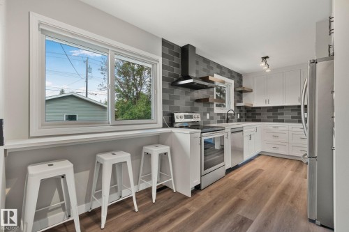 10324 50 Street, Edmonton, AB - Indoor Photo Showing Kitchen With Upgraded Kitchen